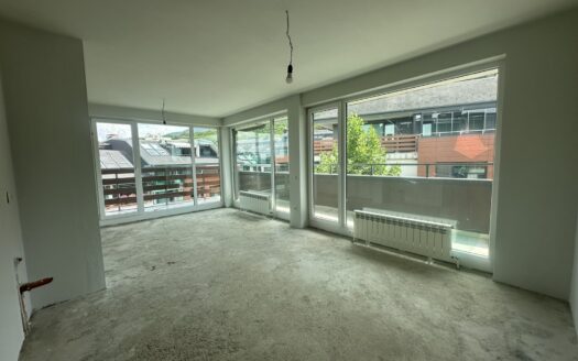 Тристаен апартамент за продажба в затворен комплекс с басейн в кв. Бояна