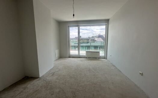 Тристаен апартамент за продажба в затворен комплекс с басейн в кв. Бояна