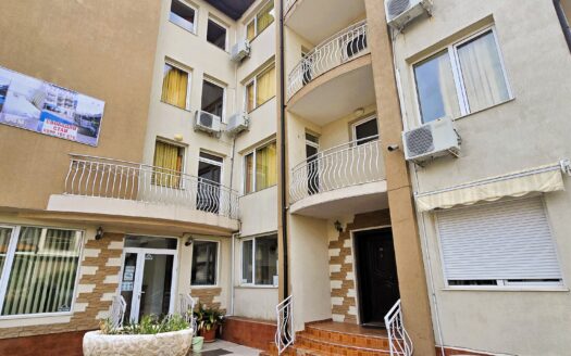 Прекрасен семеен хотел с ресторант за продажба в централната част на Равда