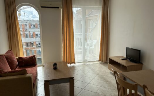 Обзаведен 3-стаен апартамент за продажба в к-с Силвър Спрингс, Слънчев бряг