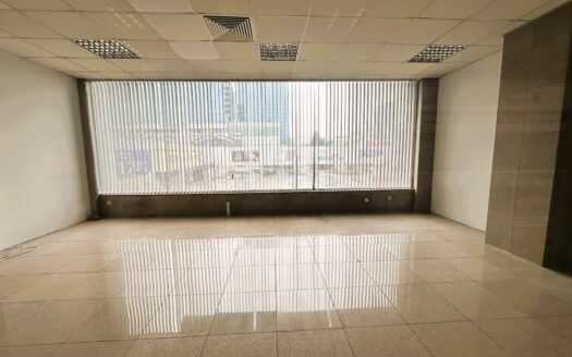 Еднопространствен офис 32 кв.м. под наем на бул. България