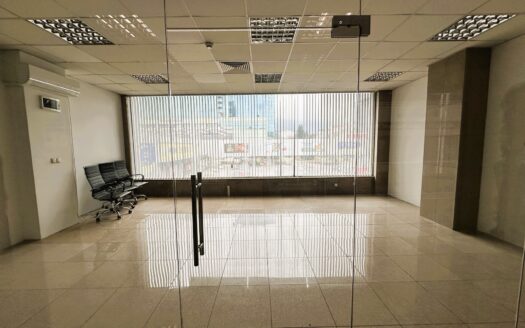 Еднопространствен офис 32 кв.м. под наем на бул. България