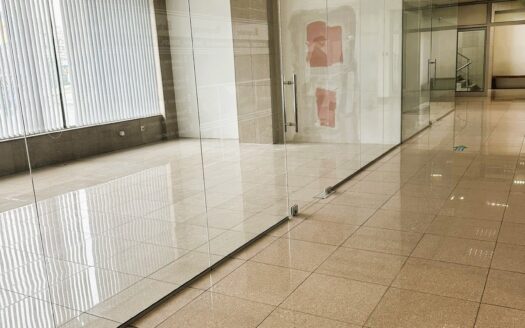 Еднопространствен офис 32 кв.м. под наем на бул. България