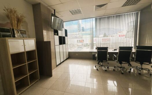 Еднопространствен офис 27 кв.м. под наем на бул. България