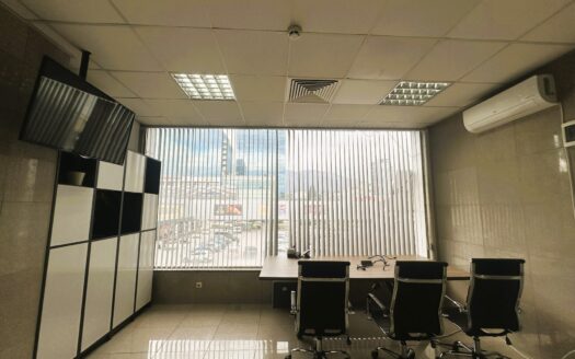 Еднопространствен офис 27 кв.м. под наем на бул. България