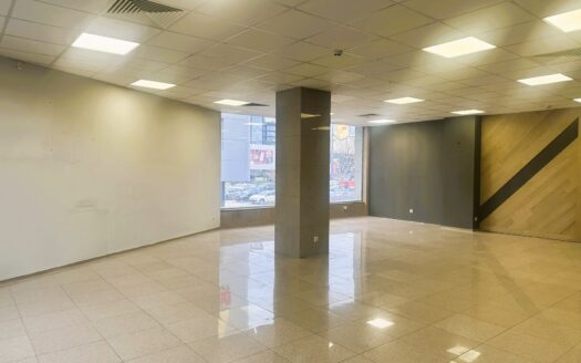 Еднопространствен офис 102 кв.м. под наем на бул. България